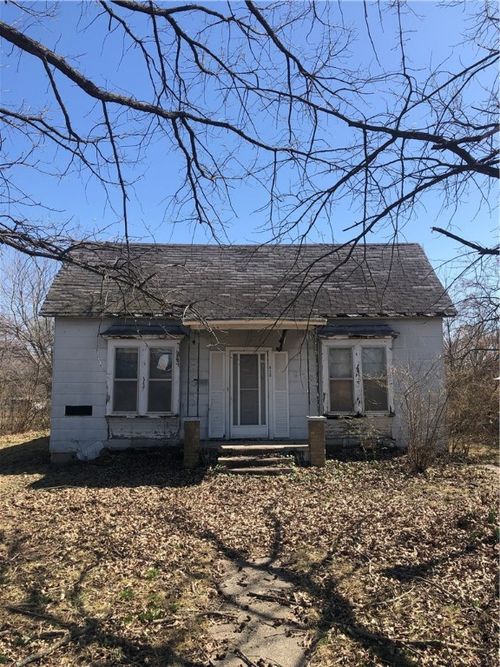 930 Porter Ave, Aurora, MO, 65605-2544 | Card Image