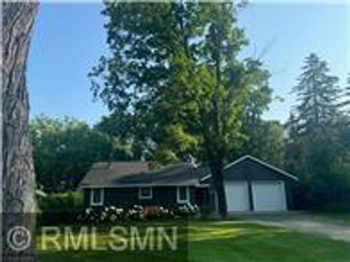 39 Grove St, Mahtomedi, MN, 55115-1629 | Card Image