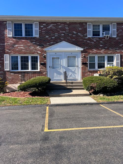 70-70 Robert Treat Dr, Milford, CT, 06460-8352 | Card Image