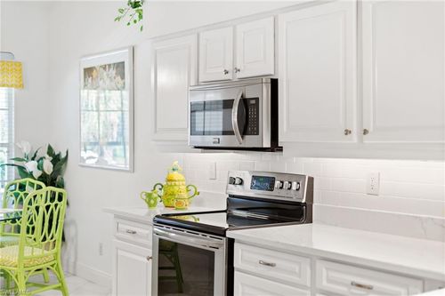 apt-204-1950 Willow Bend Cir, NAPLES, FL, 34109-0424 | Card Image