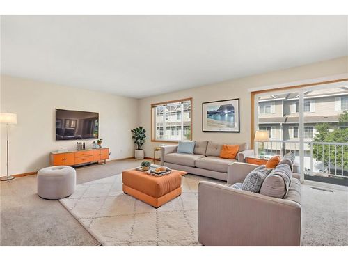 1587 County Road D, Maplewood, MN, 55109 | Card Image