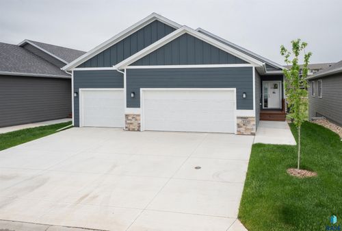 7233 E Waters Edge Pl, Sioux Falls, SD, 57110-6362 | Card Image