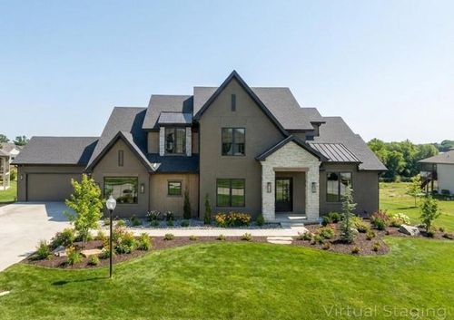 7445 Nw Fawn Ave, Parkville, MO, 64152-3420 | Card Image