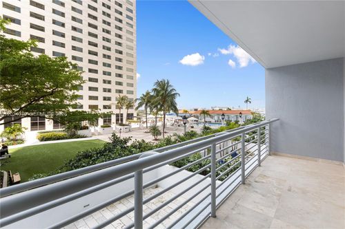 802-335 S Biscayne Blvd, Miami, FL, 33131 | Card Image
