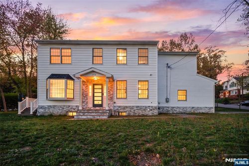 390 Pascack Rd, Twp Washingtn, NJ, 07676 | Card Image