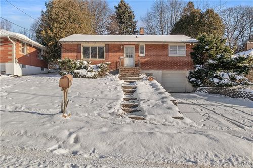 111 Doll Pkwy, Syracuse, NY, 13214-1427 | Card Image