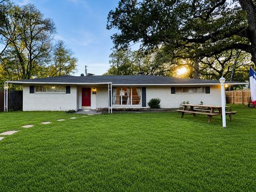311 Lincolnshire Ct, Irving, TX, 75061-6436 | Card Image