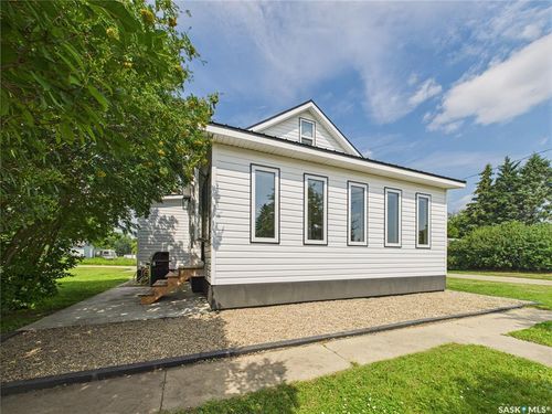 17 Ross St, Macdowall, SK, S0K2S0 | Card Image