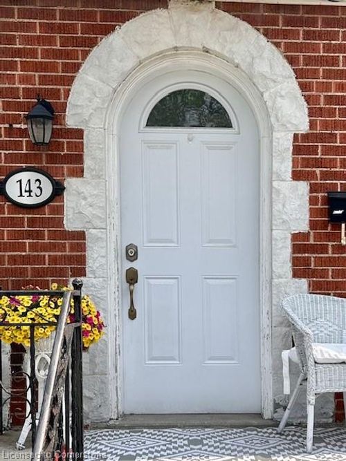 143 Tuxedo Ave S, Hamilton, ON, L8K2S2 | Card Image