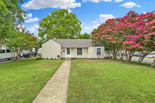 840 Roosevelt St, Arlington, TX, 76011-5818 | Card Image
