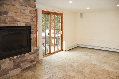 642 6th Ave W, East Northport, NY, 11731-2203 | Card Image