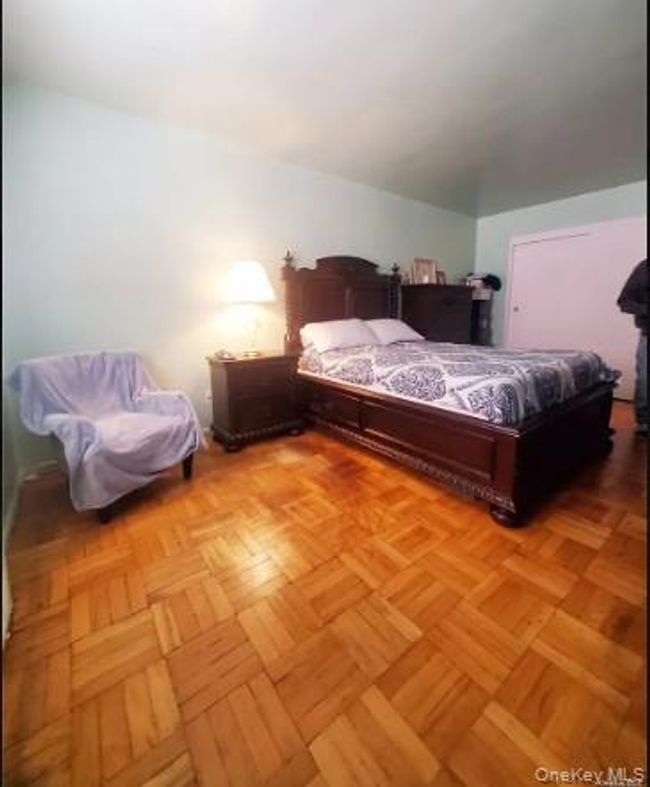 View of bedroom | Image 18