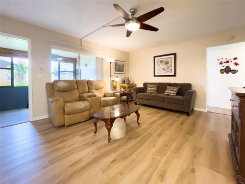 a1-330 Knotty Pine Cir, Greenacres, FL, 33463-9201 | Card Image