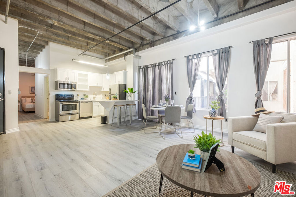 Residential Lease in Los Angeles 3