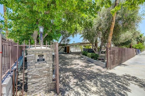 549 Canosa Avenue, Las Vegas, NV, 89104 | Card Image