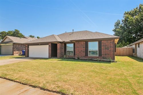 1924 Oakwood East Blvd, Midwest City, OK, 73130-8406 | Card Image