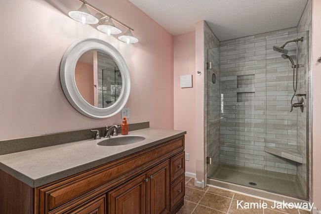 Full bath off primary bed | Image 26