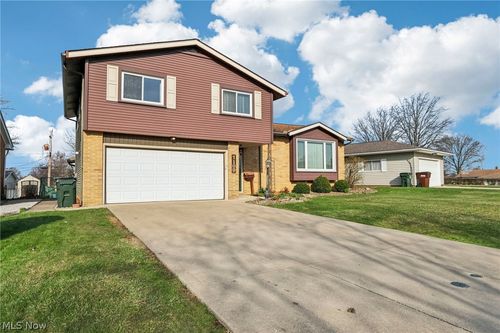 7100 Trevor Ln, Parma, OH, 44129-6227 | Card Image