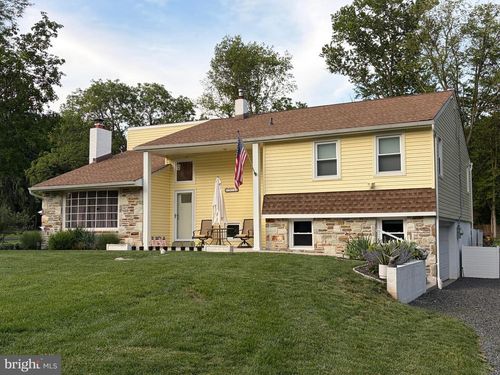 2813 Country Ln, Langhorne, PA, 19047-2310 | Card Image