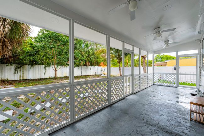 422 49 Th St, House other with 2 bedrooms, 1 bathrooms and null parking in West Palm Beach FL | Image 17
