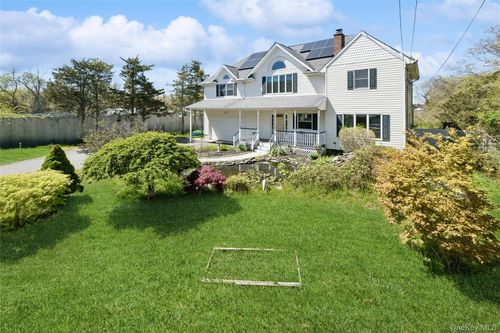 106 S Country Rd, Westhampton Beach, NY, 11978-1505 | Card Image