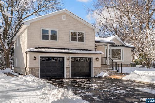 12 Lane Ct, Montclair, NJ, 07043-2513 | Card Image