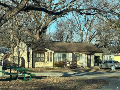 606 6th St, Wamego, KS, 66547-1704 | Card Image