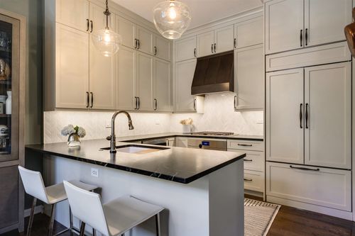 486 Clinton St, Chicago, IL, 60654-8801 | Card Image