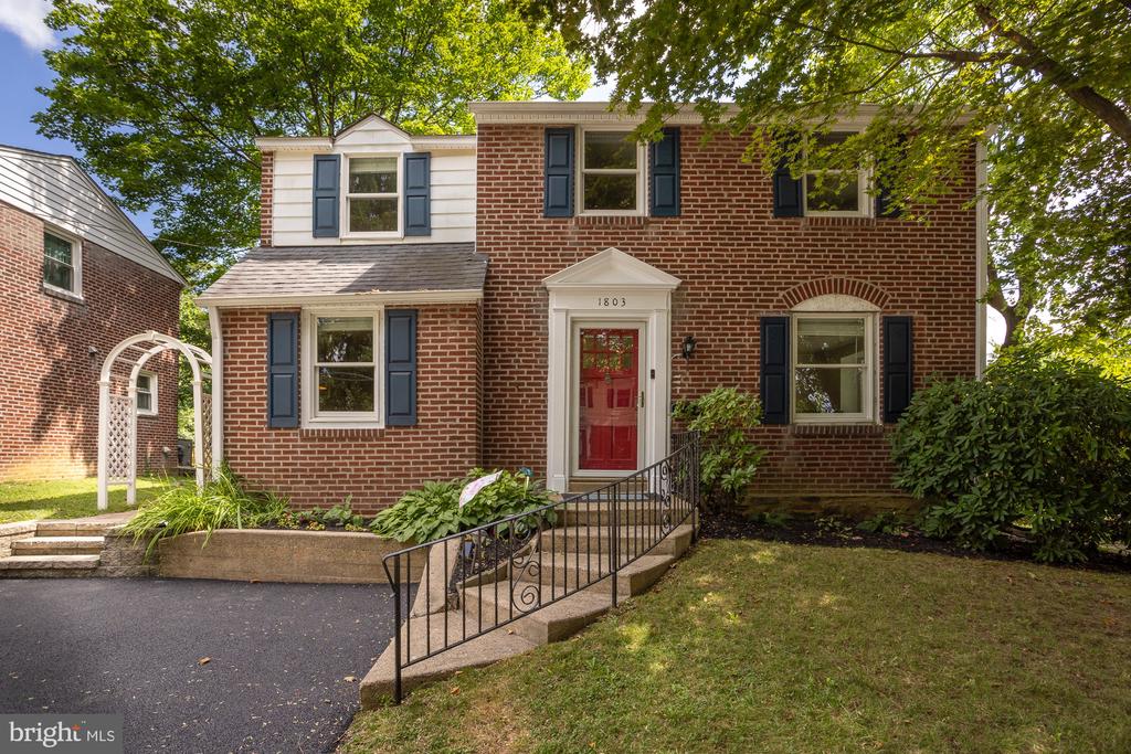 Allen Ln, Abington, PA 19001