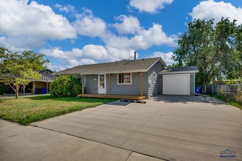 325 E Custer St, Rapid City, SD, 57701-1011 | Card Image