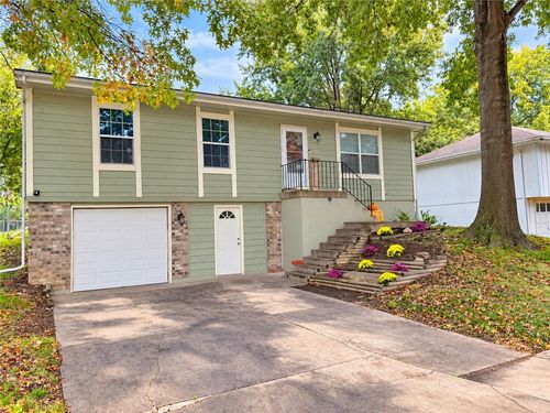 808 19th St, Oak Grove, MO, 64075-9475 | Card Image