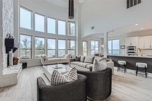 217 Emerald Ridge Dr, Austin, TX, 78732-1234 | Card Image