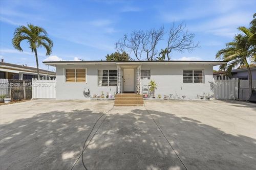 511 E 27th St, Hialeah, FL, 33013-3635 | Card Image