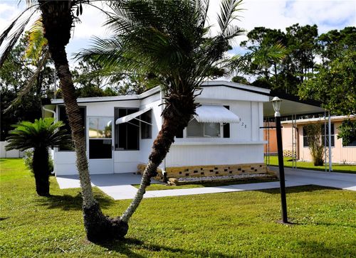 928 Blue Heron Blvd, OSTEEN, FL, 32764-8500 | Card Image