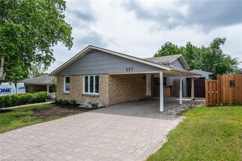 227 Blackhorne Dr, Kitchener, ON, N2E1Z2 | Card Image