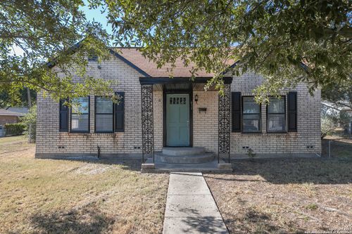 611 N Johnson, Karnes City, TX, 78118 | Card Image