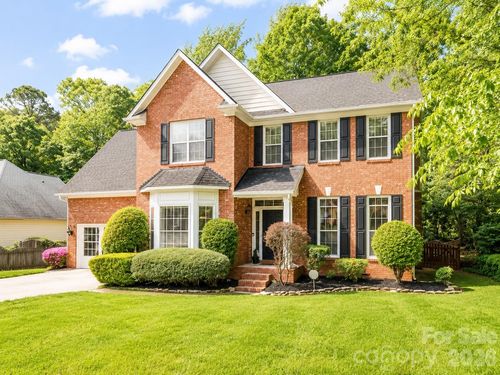 2040 Swaim Dr, Matthews, NC, 28105-4016 | Card Image