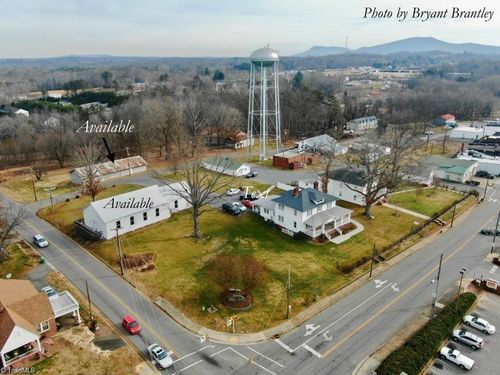106 N Key St, Pilot Mountain, NC, 27041-7587 | Card Image