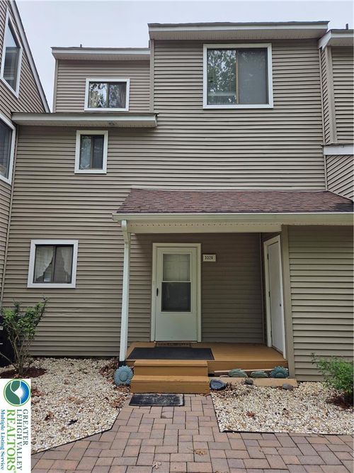 3326 Windermere Dr, Bushkill, PA, 18324-6925 | Card Image