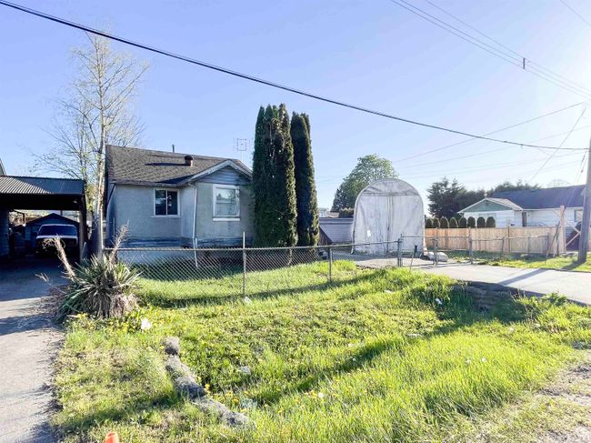 12832 114 Avenue, House other with 2 bedrooms, 1 bathrooms and 3 parking in Surrey BC | Image 1