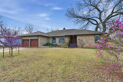 2137 Sunset Dr, Stillwater, OK, 74074-2526 | Card Image