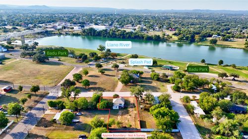 305 W Tarrant St, Llano, TX, 78643-1530 | Card Image