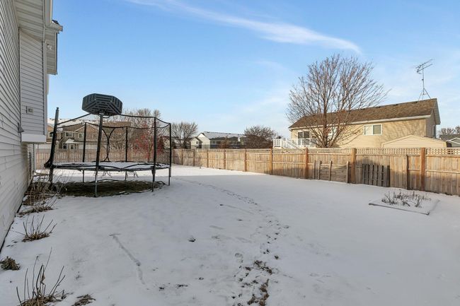 Fenced in back and side yard | Image 24