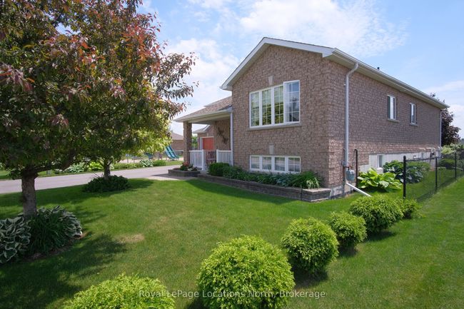 19 Whitfield Cres, House other with 3 bedrooms, 2 bathrooms and 4 parking in Elmvale ON | Image 4