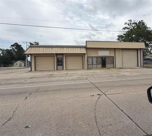 2201 Kirkman St, Lake Charles, LA, 70601-7447 | Card Image