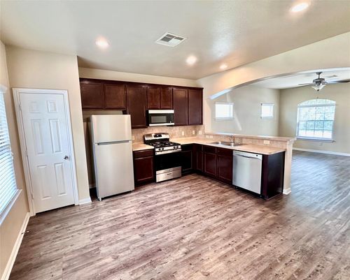 b-311 Woodland Hills Dr, Conroe, TX, 77303-1522 | Card Image