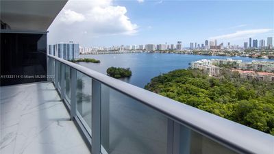 2016 - 16385 Biscayne Blvd, Condo with 2 bedrooms, 2 bathrooms and null parking in North Miami Beach FL | Image 1