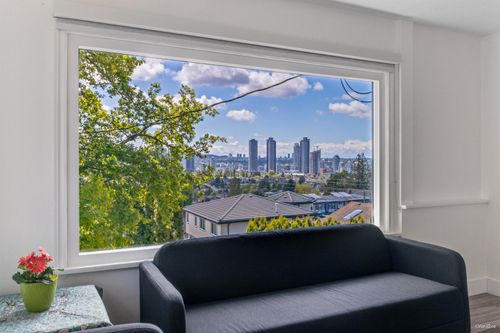 5252 Empire Dr, Burnaby, BC, V5B1N3 | Card Image