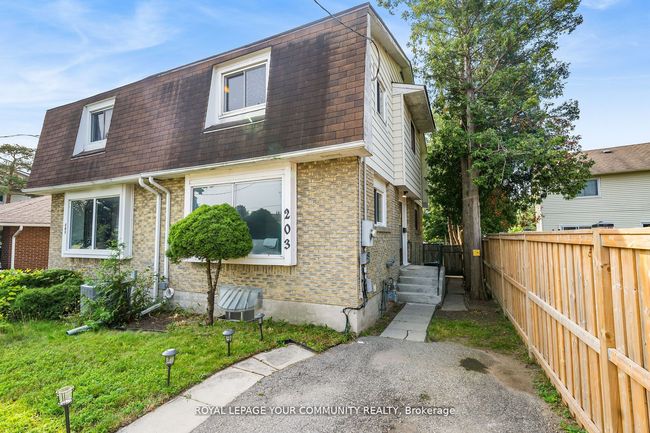 203 Taunton Rd W, House attached with 3 bedrooms, 2 bathrooms and 2 parking in Oshawa ON | Image 33