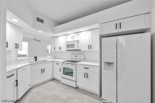 apt-2901-365 Stella Maris Dr N, NAPLES, FL, 34114-9781 | Card Image